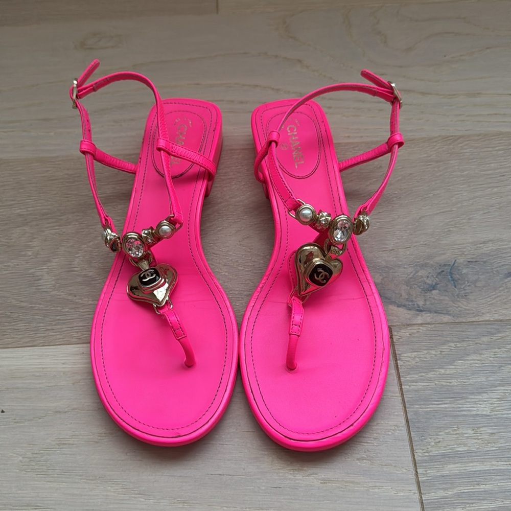 Chanel hot pink sandals - Picture 2 of 5